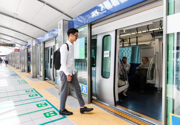 ขึ้นรถไฟฟ้า