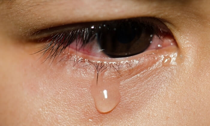 น้ำตาไหล 