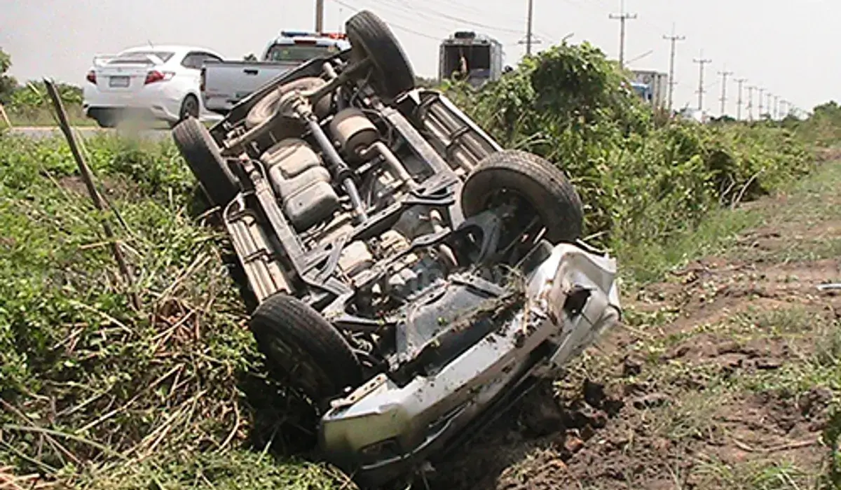 รถคว่ำเพราะหลับใน 